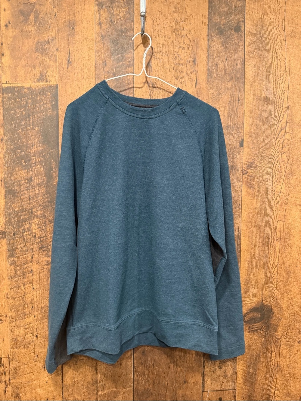 Lululemon men’s crewneck long sleeve shirt large blue EUC